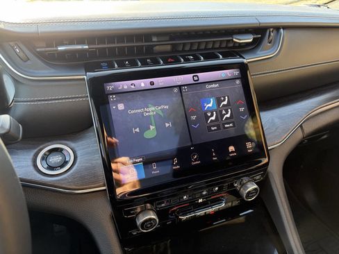 Used 2023 Jeep Grand Cherokee Overland w/ Luxury Tech Group IV image 11