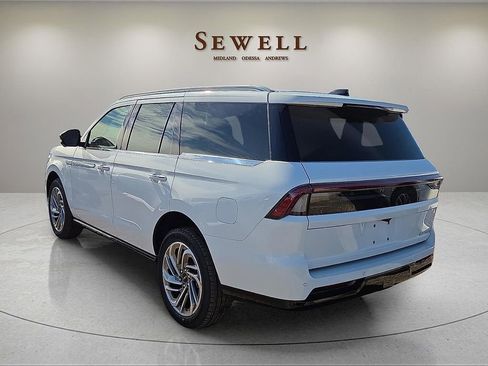 New 2026 Lincoln Navigator Reserve AWD/4WD image 3