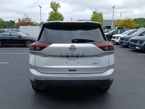 Used 2024 Nissan Rogue SV FWD image 5
