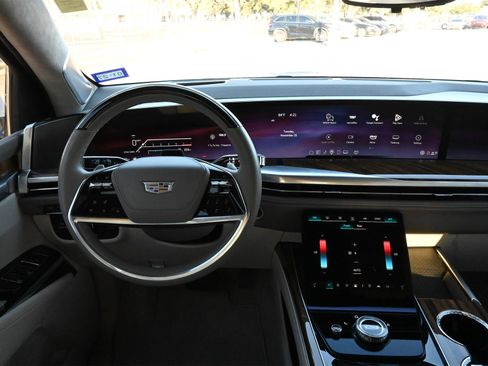 Certified 2025 Cadillac Escalade Sport Platinum image 9