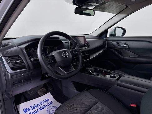Used 2025 Nissan Rogue SV AWD/4WD image 9