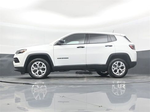 Used 2025 Jeep Compass Sport image 43