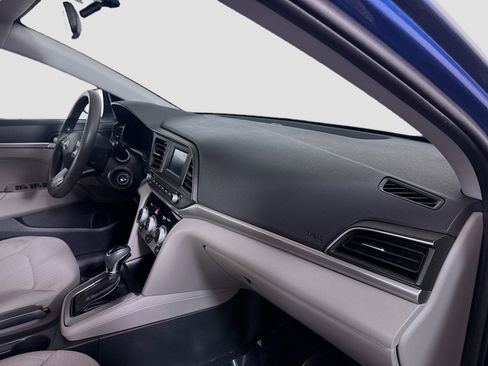 Used 2019 Hyundai Elantra SE image 29