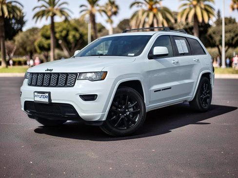 Used 2019 Jeep Grand Cherokee Altitude RWD image 2