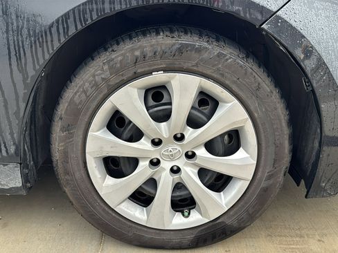 Used 2022 Toyota Corolla LE image 19