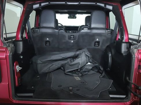 Used 2024 Jeep Wrangler Unlimited Rubicon AWD/4WD image 30