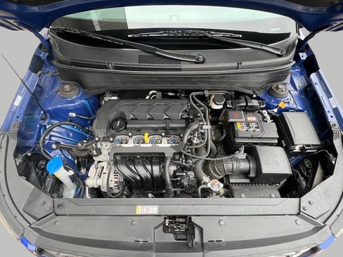 Used 2023 Hyundai Venue Limited image 6