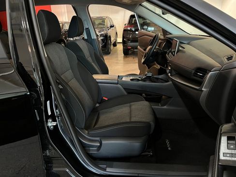 Used 2025 Nissan Rogue SV FWD image 37