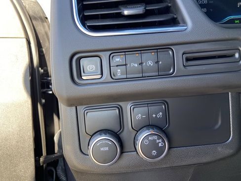 Used 2023 Chevrolet Suburban LT image 47