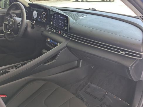 Used 2022 Hyundai Elantra SEL w/ Convenience Package FWD image 20