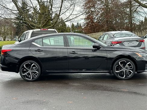 New 2025 Nissan Altima 2.5 SR image 8