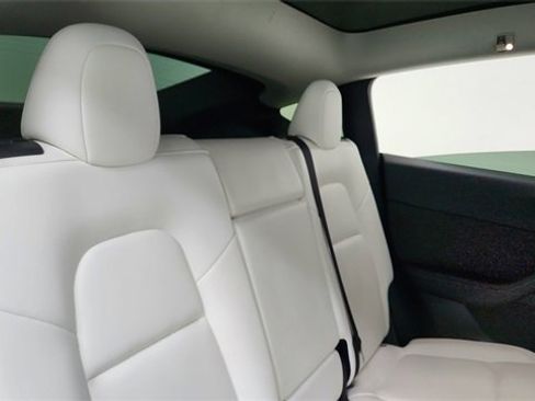 Used 2024 Tesla Model Y Long Range image 25