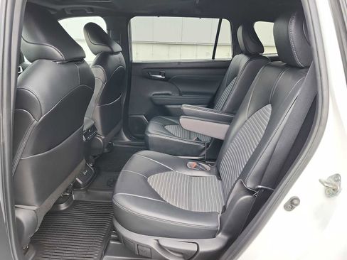 Used 2022 Toyota Highlander XSE image 15