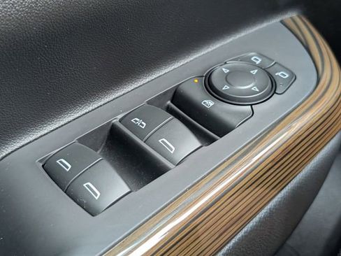 Used 2023 GMC Acadia SLE w/ Driver Convenience Package FWD image 22