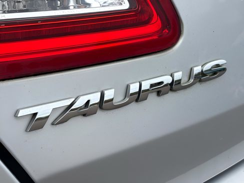 Used 2014 Ford Taurus Limited image 28