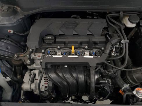 Used 2025 Hyundai Venue SEL FWD image 9