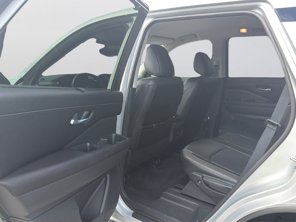 Certified 2025 Nissan Pathfinder SL FWD image 24