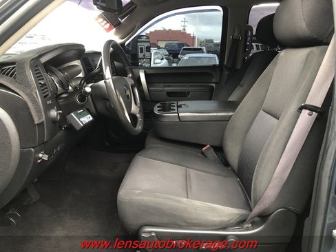 Used 2010 Chevrolet Silverado 2500 LT w/ Interior Plus Package AWD/4WD image 12
