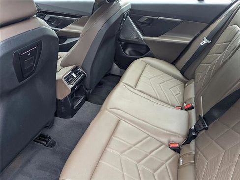 Used 2025 BMW 530i w/ Premium Package image 19