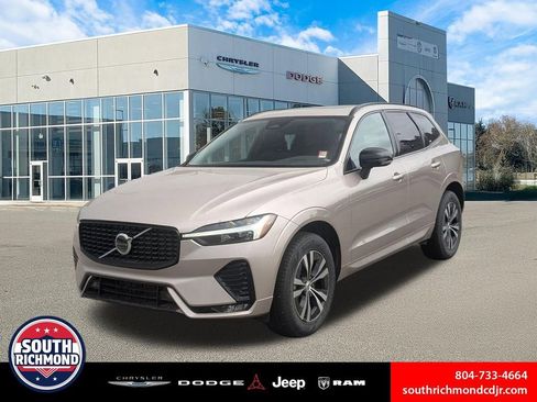 Used 2025 Volvo XC60 B5 Core AWD/4WD image 1
