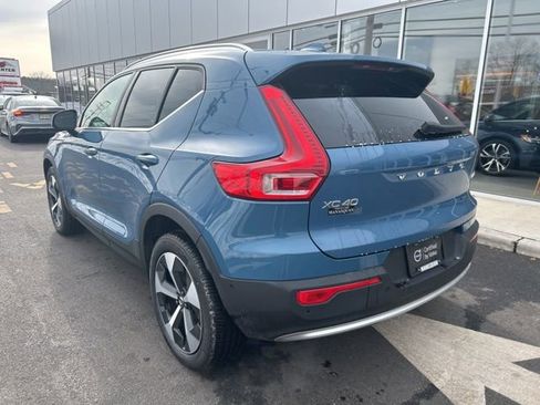 Certified 2025 Volvo XC40 B5 Plus AWD/4WD image 3