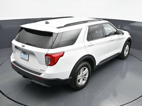 Used 2023 Ford Explorer XLT w/ Equipment Group 202A AWD/4WD image 32