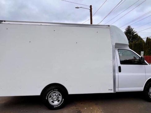 Used 2021 Chevrolet Express 3500 w/ Power Convenience Package RWD image 6