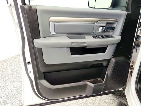 Used 2019 RAM 1500 Classic SLT AWD/4WD image 10