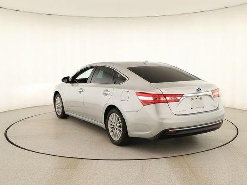 Used 2014 Toyota Avalon Limited w/ Technology Package FWD image 4