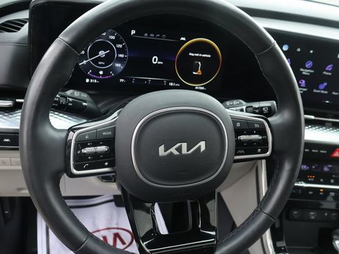 Certified 2024 Kia Carnival SX Prestige FWD image 25