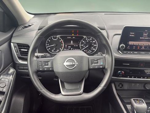 Used 2025 Nissan Rogue SV AWD/4WD image 9