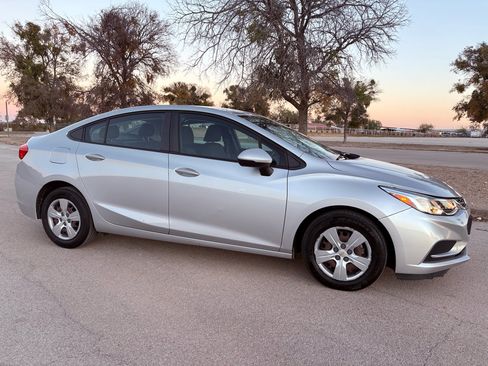 Used 2018 Chevrolet Cruze LS image 37