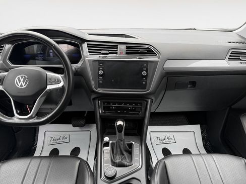 Used 2024 Volkswagen Tiguan SE AWD/4WD image 17