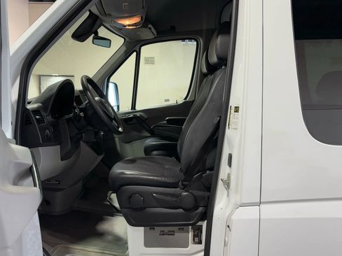 Used 2017 Mercedes-Benz Sprinter 2500 image 13
