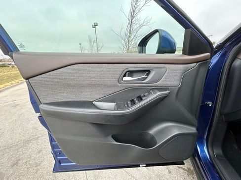 Used 2023 Nissan Rogue SV image 9