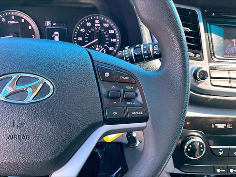 Used 2017 Hyundai Tucson SE AWD/4WD image 25