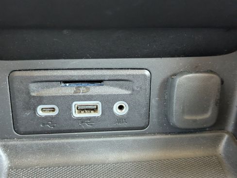 Used 2023 GMC Terrain SLT image 26