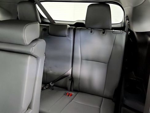 Certified 2024 Toyota Highlander XLE AWD/4WD image 22
