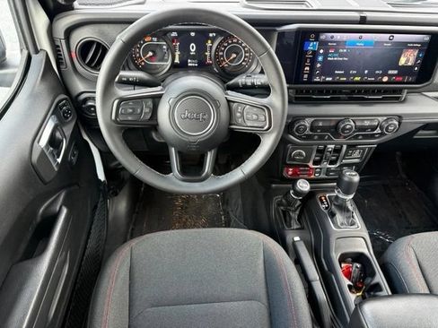 Used 2025 Jeep Wrangler Unlimited Rubicon AWD/4WD image 12