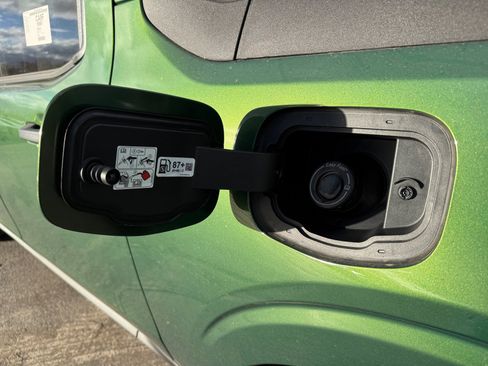 New 2025 Ford Maverick XLT w/ XLT Luxury Package image 19