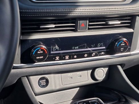 Used 2025 Nissan Rogue SV image 26