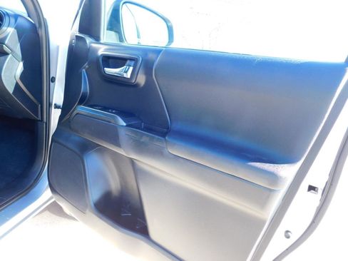 Used 2020 Toyota Tacoma TRD Sport image 27