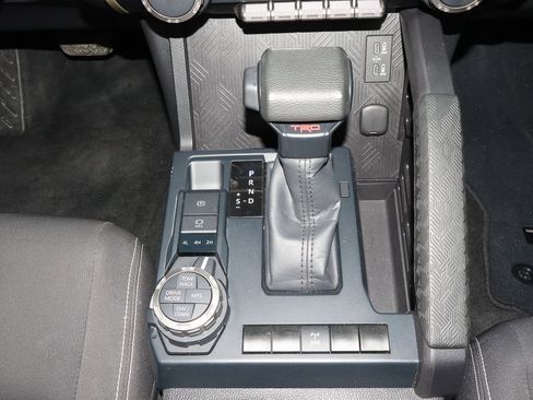 Used 2024 Toyota Tacoma TRD Off-Road image 22