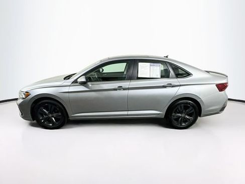 Certified 2023 Volkswagen Jetta SE w/ Panoramic Sunroof Package FWD image 5