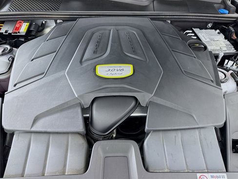 Certified 2023 Porsche Cayenne Platinum Edition AWD/4WD image 32