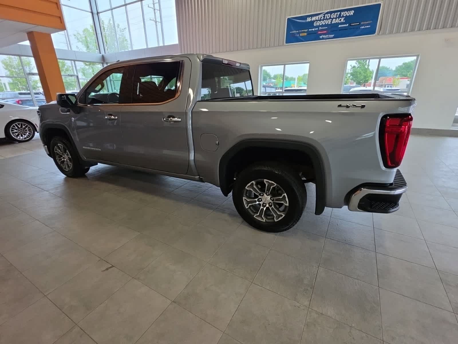 Used 2025 GMC Sierra 1500 SLT AWD/4WD image 16