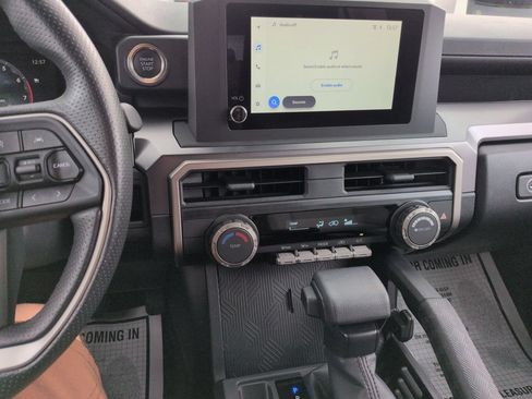 Certified 2025 Toyota 4Runner SR5 AWD/4WD image 17