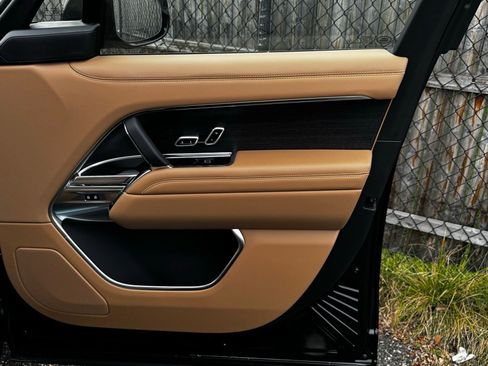 New 2025 Land Rover Range Rover Long Wheelbase SE image 20