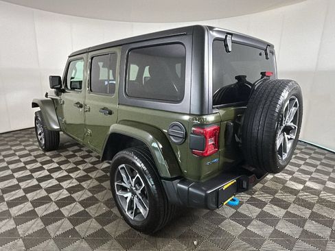 Used 2024 Jeep Wrangler Unlimited w/ Convenience Group AWD/4WD image 5