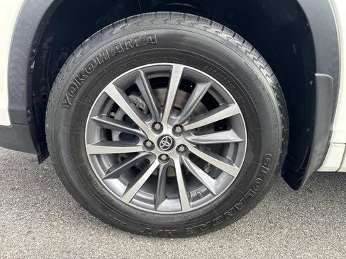 Used 2017 Toyota Highlander XLE image 9